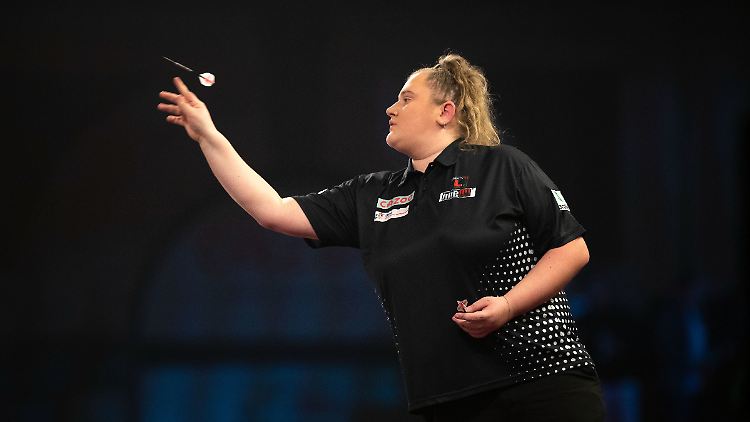 Beau Greaves ist erst die siebte Frau, die an der PDC-Weltmeisterschaft teilgenommen hat.