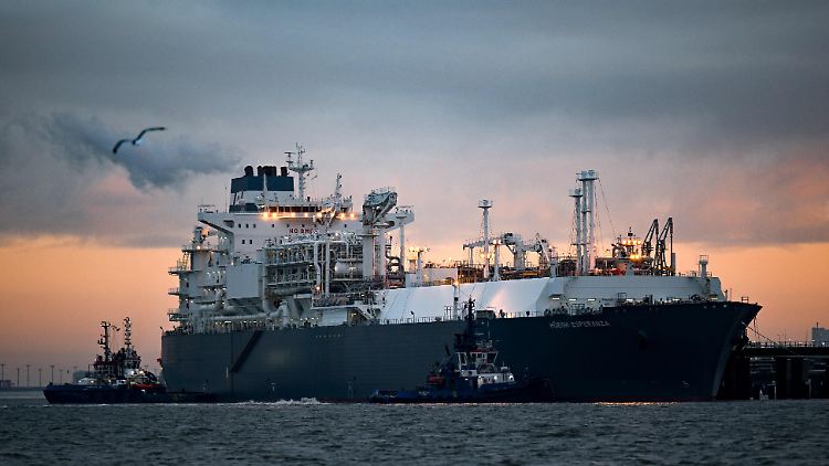 Das Spezialschiff «Höegh Esperanza» wird als schwimmende Plattform dienen, um LNG anzulanden und zu regasifizieren.