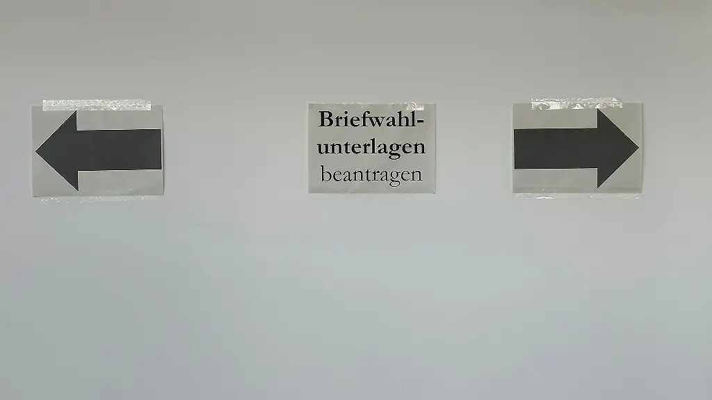 Das-Wahlbuero-der-Stadt-Mainz-ist-seit-Montag-offen-fuer-die-Europa-und-Kommunalwahl-am-9-Juni
