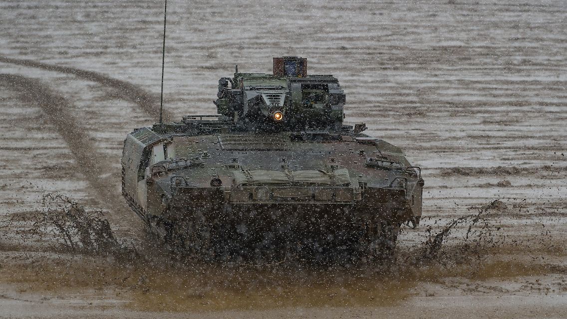Der moderne Schützenpanzer Puma - eine Pannenserie beschäftigt die Bundeswehr