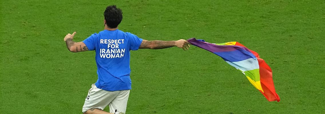 Ein Flitzer sorgte beim Spiel Portugal gegen Uruguay für Aufsehen.