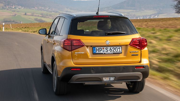 Auch der Vitara kann stylisch herüberkommen mit dem in schwarzer Kontrastfarbe abgesetzten Dach.