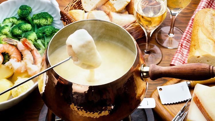 Ein echter Klassiker an Silvester: Schweizer Käsefondue.