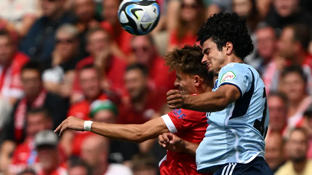 Essens-Leonardo-Vonic-l-und-Hamburgs-Guilherme-Ramos-kaempfen-um-den-Ball