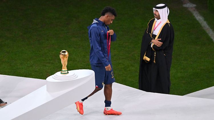 Coman muss am Pokal vorbei - und wird auch noch rassistisch beleidigt.
