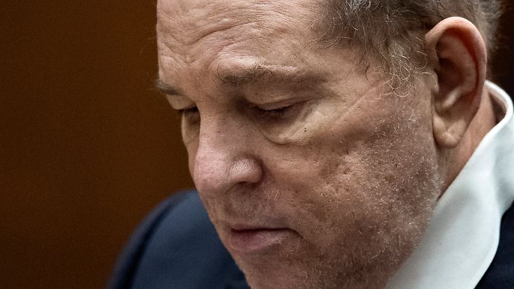 Zu 23 Jahren Haft ist Weinstein bereits verurteilt. Ein Berufungsverfahren läuft.