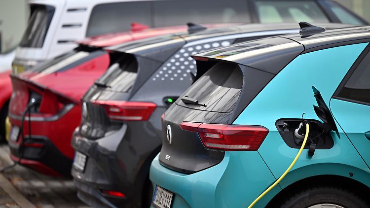 Im kommenden Jahr sinken die Prämien für die Anschaffung von Elektrofahrzeugen.
