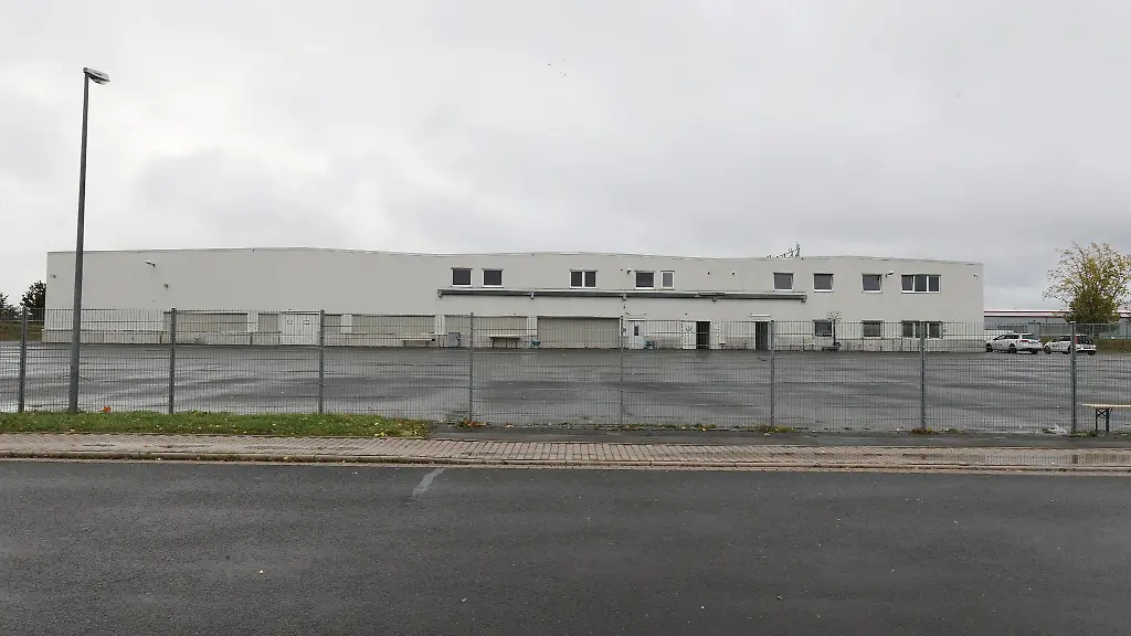 Die-Erstaufnahmeeinrichtung-fuer-Asylbewerber-befindet-sich-in-einem-Gewerbegebiet