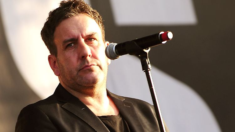 "Wir wussten, dass es Terry schlecht ging, aber bis vor Kurzem war uns nicht klar, wie ernst es war", sagt ein Bandkollege von Terry Hall, hier bei einem Konzert 2012.