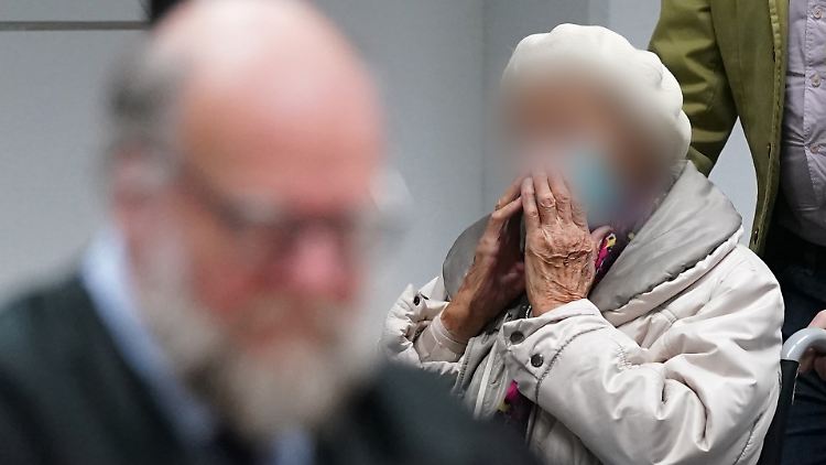 Die heute 97-Jährige wurde nach Jugendstrafrecht verurteilt, weil sie zum Tatzeitpunkt 18 und 19 Jahre alt war. 
