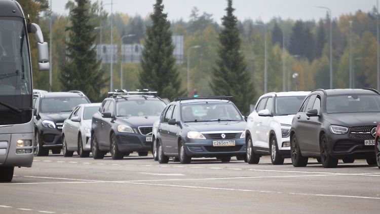 Unter den Hunderttausenden Russen, die dieses Jahr das Land verlassen haben, sollen sich allein 100.000 IT-Spezialisten befinden. 