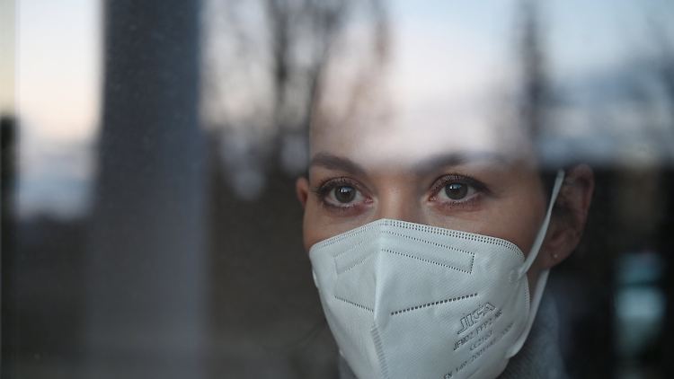Schutz vor Ansteckung: Eine dicht sitzende FFP2-Maske hilft nicht nur gegen Corona.