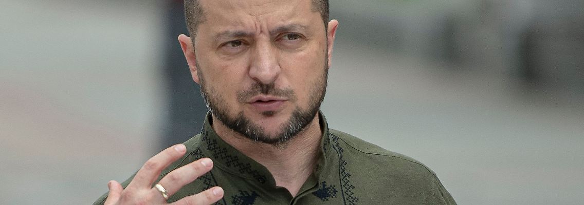Wolodymyr Selenskyj, Präsident der Ukraine, spricht in Kiew mit Journalisten.