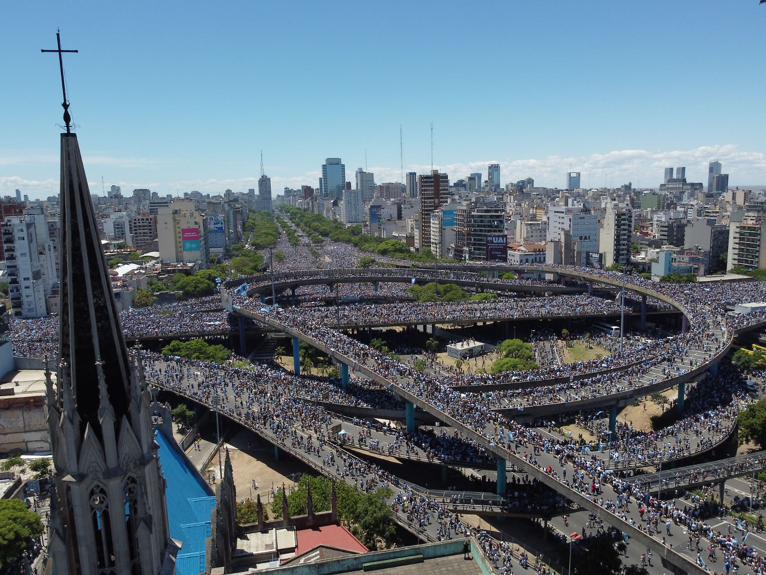 Ausnahmezustand in Buenos Aires: Rund ...