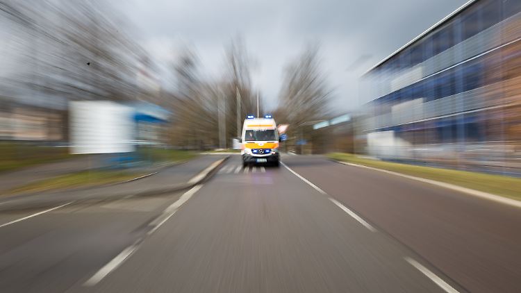Gegen den Täter wird laut Polizei unter anderem wegen Freiheitsberaubung und Diebstahls ermittelt.