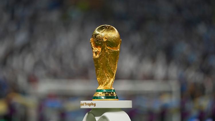 Wo der WM-Pokal 2030 übergeben wird, entscheidet sich Anfang 2024.