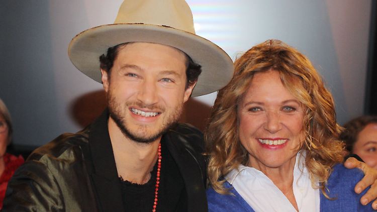 Haya Molcho mit einem ihrer vier Söhne - Nuriel - im Oktober in der NDR-Talkshow.