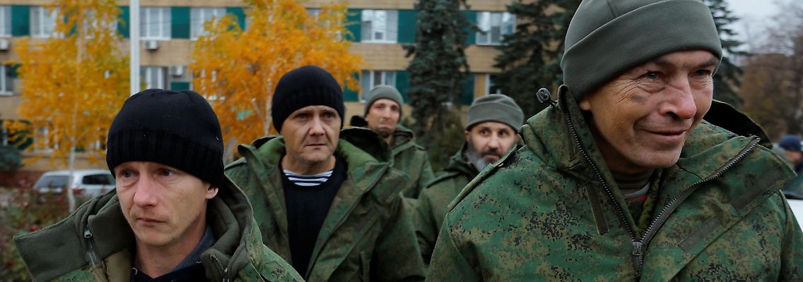 2022-11-06T090457Z_995023723_RC24GX9728JO_RTRMADP_3_UKRAINE-CRISIS-PRISONERS.JPG