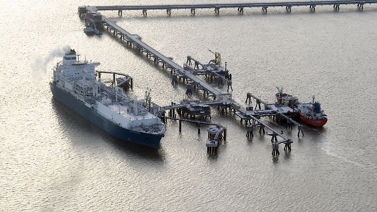 Über das Terminal Wilhelmshaven wurde am Morgen erstmals Flüssiggas eingeleitet.