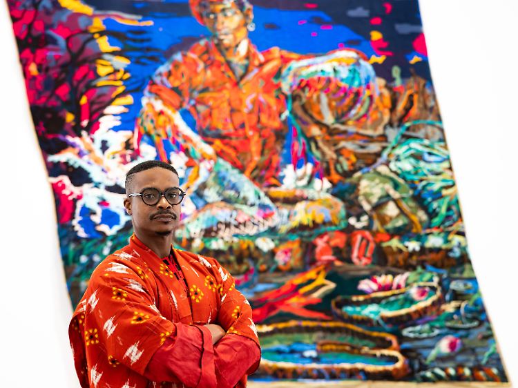 Athi-Patra Ruga ergänzt die Ausstellung mit einem aktuellen Blick auf Afrika: "Man spürt in Ruth Baumgartes Bildern den Respekt für das Thema.