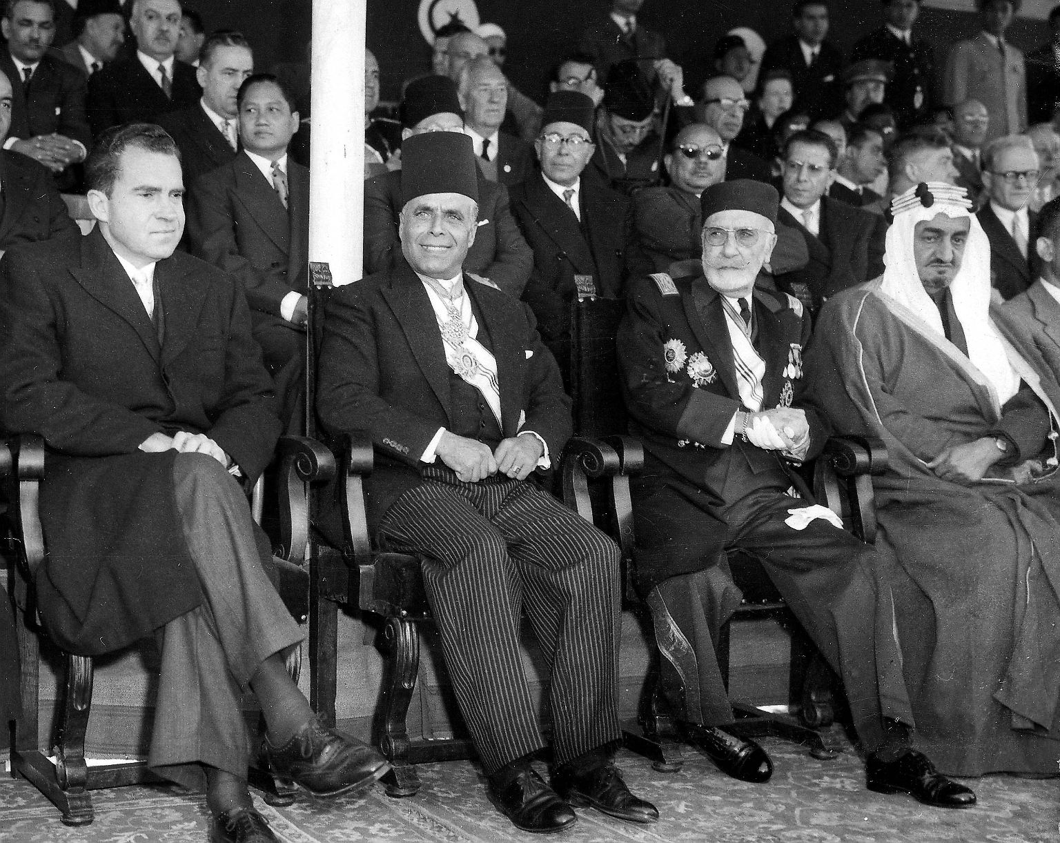 20. März 1956: Nach 75 Jahren unter französischer Kontrolle wird  Tunesien unabhängig. Habib Bourguiba (2. v. li.) wird zum Ministerpräsidenten  ernannt.