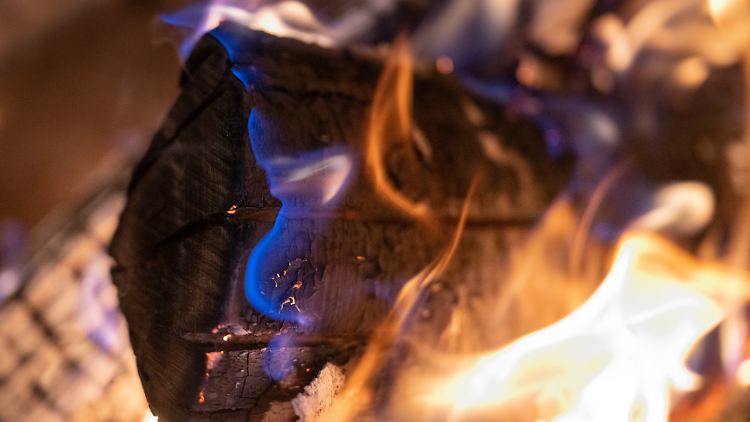 Kohlenmonoxid entsteht bei der Verbrennung organischen Materials wie Holz, Kohle oder Heizöl.