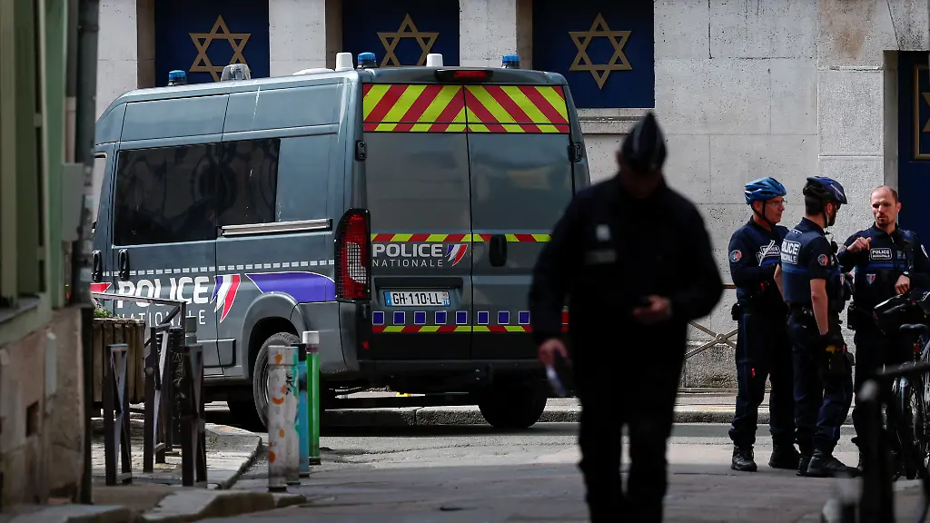 2024-05-17T085516Z-536288331-RC28S7A8T75K-RTRMADP-3-FRANCE-SECURITY-ROUEN