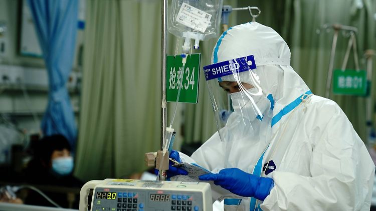 "In diesem tragischen Kampf wird der gesamte Großraum Shanghai fallen, und wir werden alle Mitarbeiter des Krankenhauses infizieren", mahnt das Shanghaier Deji-Krankenhaus.