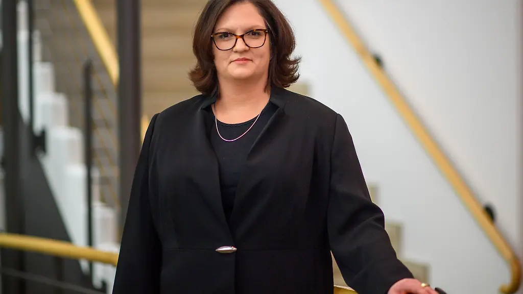 Adina-Christine-Roesch-Leiterin-des-Museums-Lyonel-Feininger-in-Quedlinburg-Es-ist-nach-eigenen-Angaben-das-weltweit-einzige-Museum-zu-Ehren-des-Malers-Grafikers-und-Bauhaus-Schaffenden-Lyonel-Feininger-1871-1956