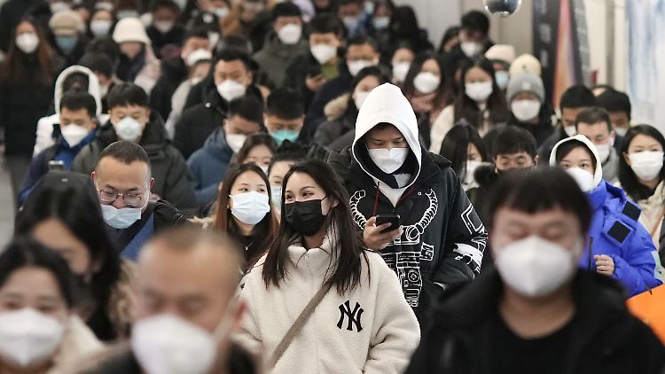 Mit dem sprunghaften Anstieg der Corona-Zahlen drohen neue Varianten in China.