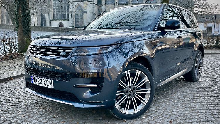 Der neue Range Sport besticht durch feine Eleganz - vor allem in dem dezenten Lackton "Varesine Blue".