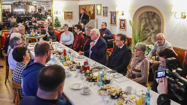 Bundespräsident Frank-Walter Steinmeier führte seine Amtsgeschäfte Anfang Dezember für drei Tage aus Freiberg - hier im Cafe Hartmann.