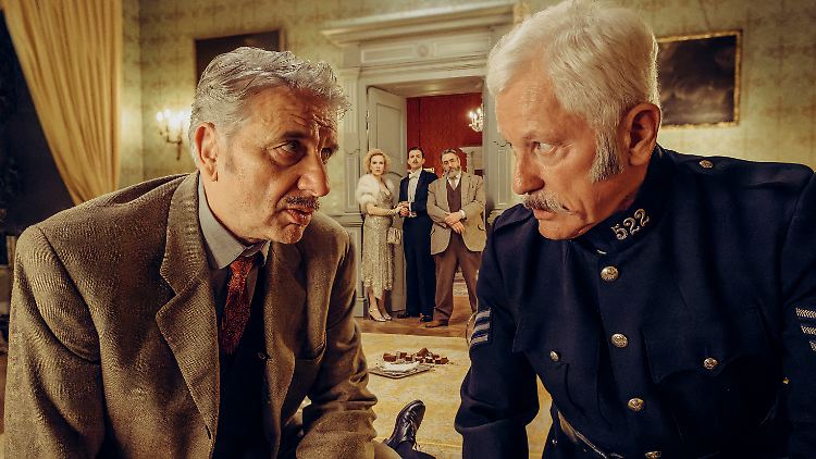 Sorgen für Nostalgie: Chief Inspector Francis Lightmyer (Udo Wachtveitl, l.) und Detective Constable Ivor Partridge (Miroslav Nemec).