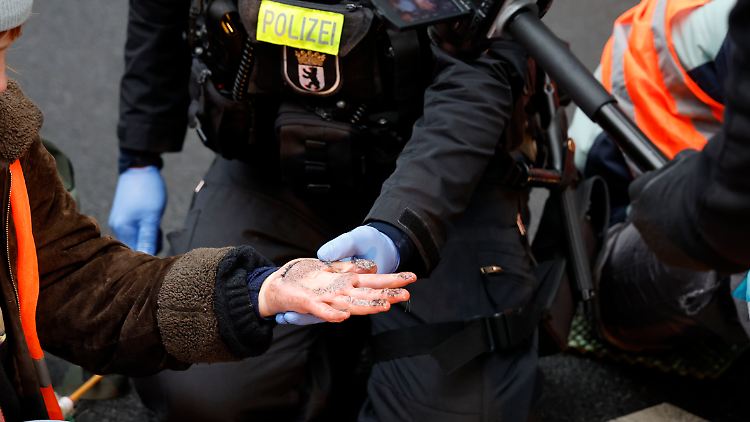 276 Mal haben die Aktivisten in Berlin nach Zählung der Polizei bislang Straßen blockiert. 