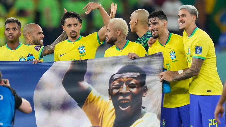 Auch bei der Fußball-WM in Katar ehrten Brasiliens Fußballer ihr Idol.