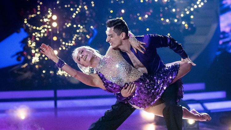 Auch Janin Ullmann und Zsolt Sándor Cseke tanzten mit.