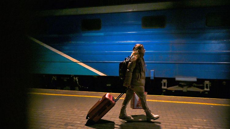Zum Fest auf der Flucht: Minderjährige kommen mit dem Zug aus der Ukraine im polnischen Przemysl an.
