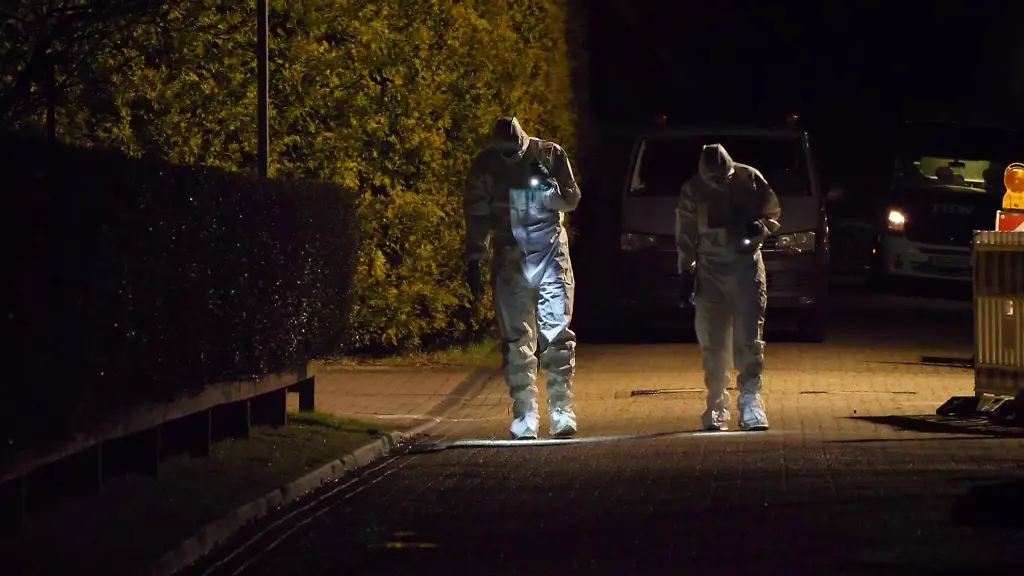 Spuren-werden-am-Tatort-nach-einem-Toetungsdelikt-gesichert