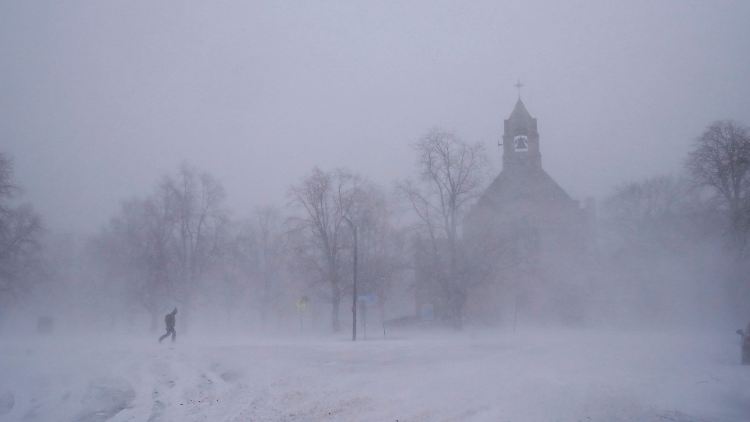 Der Wetterdienst warnte vor sogenannten Whiteout-Bedingungen - also stark eingeschränkter Sicht und Orientierung durch den Schnee.
