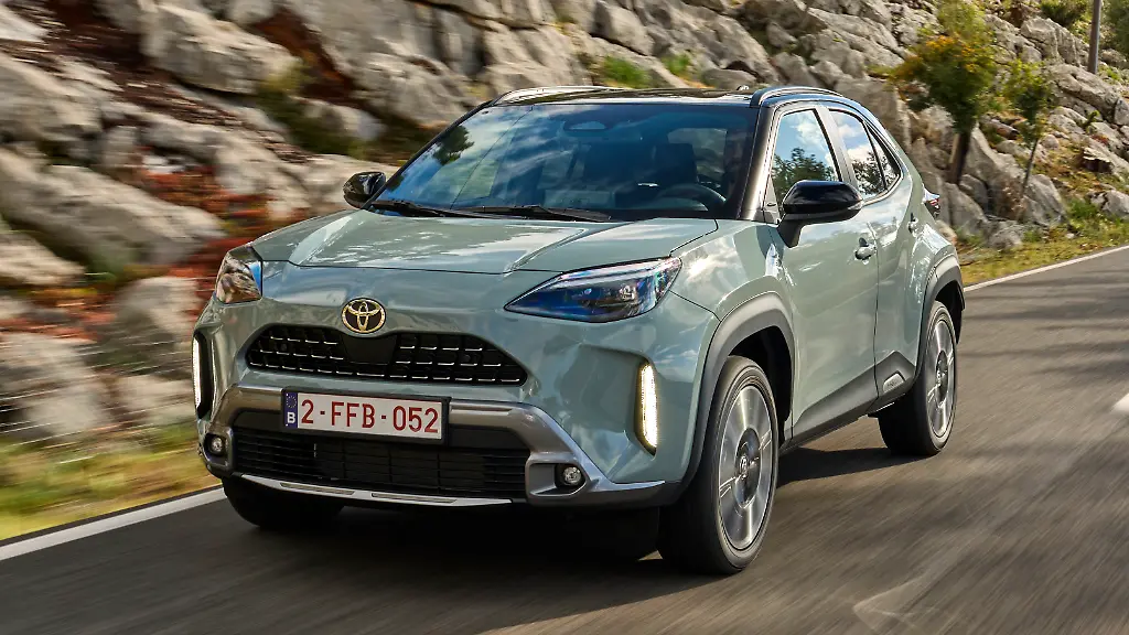 1-Yaris-Cross-Urban-Khaki-DPL-Dynamic-15