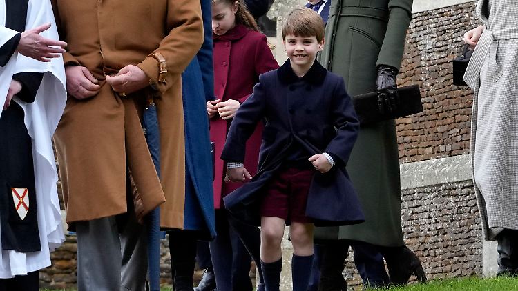 Fühlte sich in seinen Shorts sichtlich wohl: Prinz Louis.