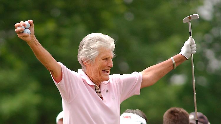 Kathy Whitworth 2006 während eines Golfturniers.