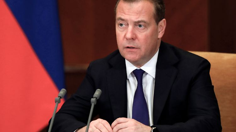 Russlands Ziel sei weiterhin, die ukrainische Regierung in Kiew zu beseitigen, sagt Medwedew. 