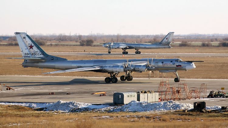 Russische Bomber auf dem Militärflughafen Engels (Archivbild).