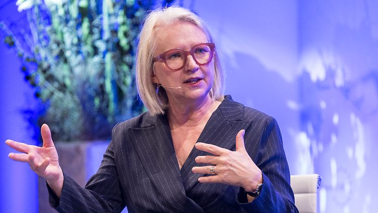 Die Chefin der Wirtschaftsweisen Monika Schnitzer zeigte sich zuversichtlich, "dass die Gaspreise 2024 wieder deutlich niedriger sein werden". 