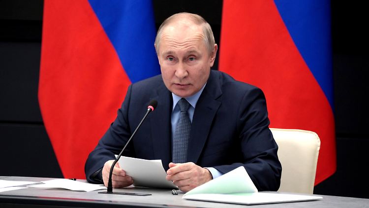 Persönlich hat Putin Xi zuletzt am Rande des Gipfels der Shanghaier Organisation für Zusammenarbeit im usbekischen Samarkand getroffen. 