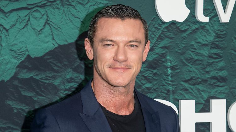 Luke Evans arbeitet nicht nur als Schauspieler, sondern hat 2022 auch sein zweites Album veröffentlicht. 