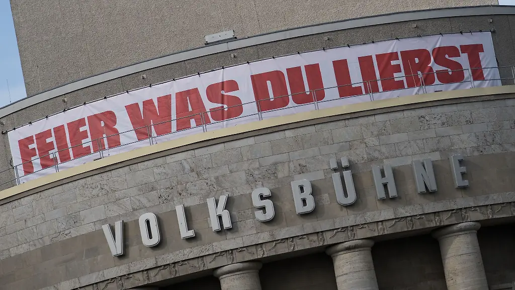 Feier-was-Du-liebst-steht-an-der-Volksbuehne