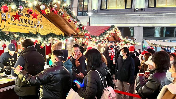 Auf dem Weg zurück in die Normalität: Weihnachtsmarkt in Shanghai. 