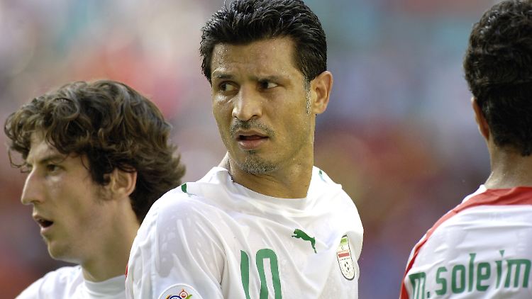 In Deutschland bekannt, im Iran ein Volksheld: der ehemalige Fußballnationalspieler Ali Daei (hier bei der WM 2006).
